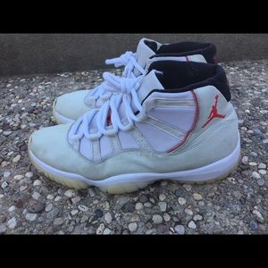 Jordan 11 Platinum Tint